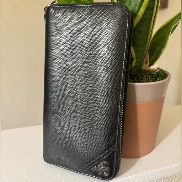 Prada Saffiano Black Leather Full Zip Long Wallet Unisex - Picture 1 of 10